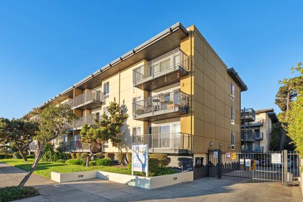 $2,345 / 1br - 725ft2 - Pet-Friendly, Plush Carpeting Tile, Private Patio (alameda)63682761480449121