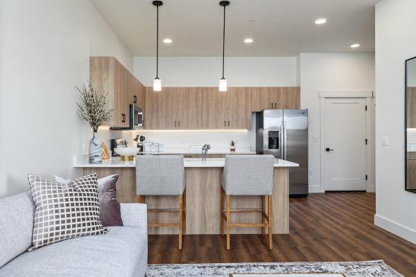 $1,690 / 1br - 555ft2 - Spacious One Bedrooms, On-Site Theater, Library and More!63794945774465123