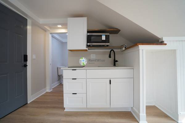$2,100 Available Now! Amazing Studio, Utilities Inc., No Fee! (South Boston)63614216319107123