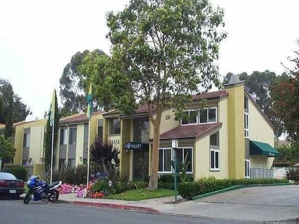 $2,300 / 2br - 784ft2 - Move-In Ready 2BR Near I-15/163/8 – Parking, Gym, Clubhouse (Serra Mesa)64037390183810120