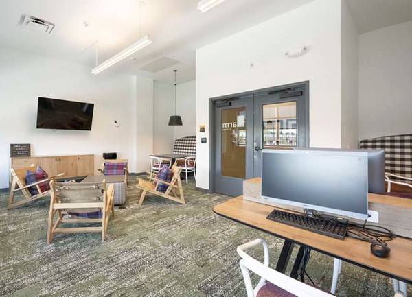 $1,724 / 1 hab. - 889 pies² - Cafetería con Internet, Fogata, Sala de Medios (4015 133rd St SE, Mill Creek, WA)63814711385347120