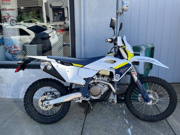 2025 HUSQVARNA 501S DUALSPORT 1