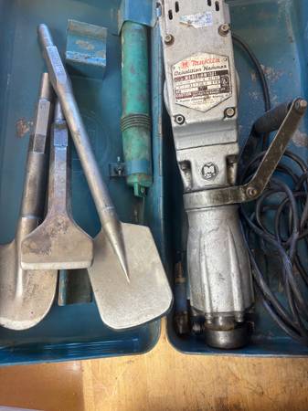 Makita Demolition Hammer 1