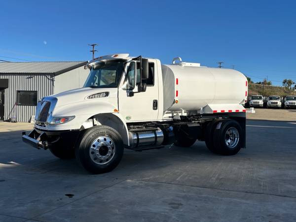 2015 International 4300 Water Truck LOW MILES 1