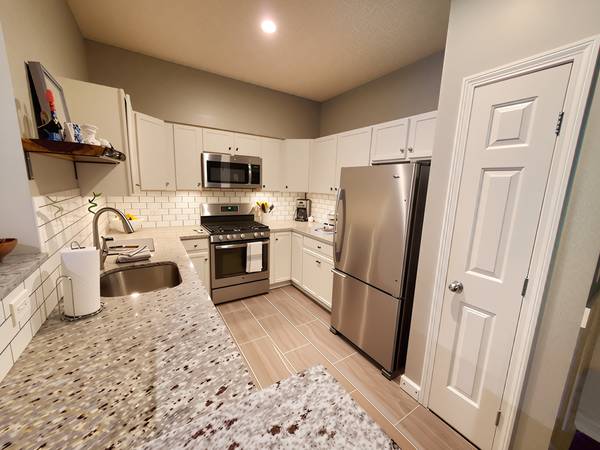 $2,600 / 2br - Oversized 2 Br 2 Bath Condo Rental! Immaculately Kept Property!! (Methuen)63931376731395120
