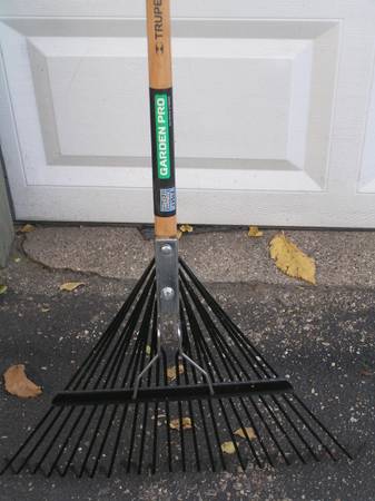 LEAF RAKE * SLIGHTLY USED, EXCELLENT CONDITION GARDEN PRO * 1