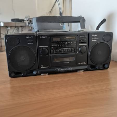Sony boom box 1