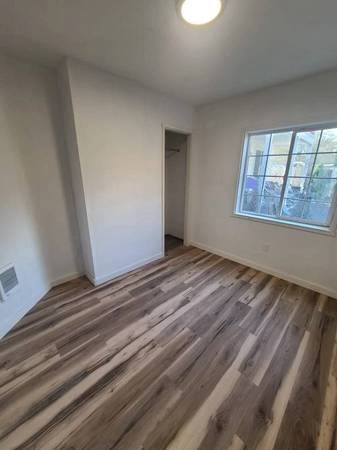 $750 --All Utilities & WiFi included - student and early career atmosphere (SE Portland)63914855905282120
