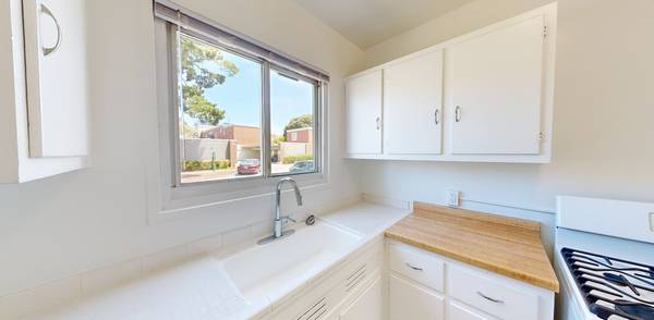 $3,261 / 1br - 691ft2 - 136 Gonzalez@Diaz/Charming Parkmerced Townhouse/Parking/Pets OK! (ingleside / SFSU / CCSF)63847325719939124