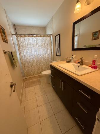 $1,100 / 3br - Compartiendo un condominio de 3/2 y buscando compañera de cuarto (Kendall)63825137563649124