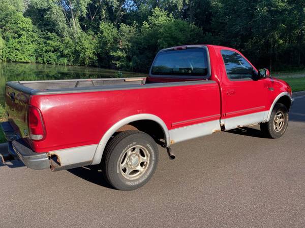 1997 Ford F150 4X4 cabina sencilla, cama de 8', $1.250 (Burnsville)63481148359171121