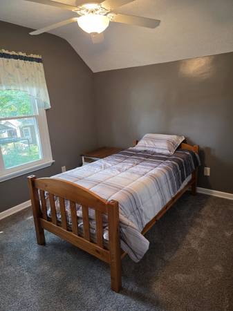 $700 / 5br - 100ft2 - Clean and quiet room (Wyoming)63985938456194122