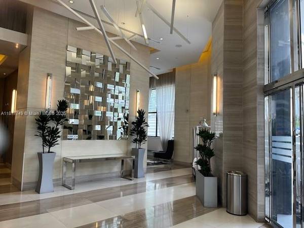 $3,200 / 1br - 762ft2 - Charming 1bd Condo Overlooking Brickell (Brickell)64051004139906120