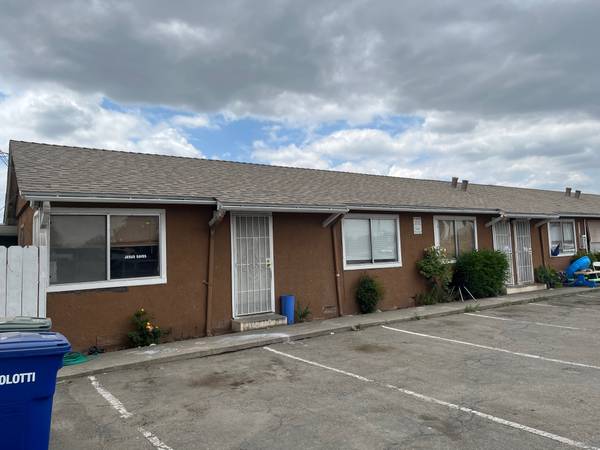 $1,200 / 1br - 400ft2 - "STUDIO" APARTMENT. All Utilites included.... Close to Freeway 99 (MODESTO)63970306596866123