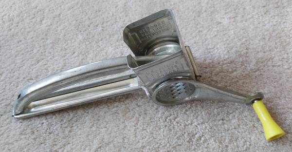 Mouli Grater with Removable Barrel 1