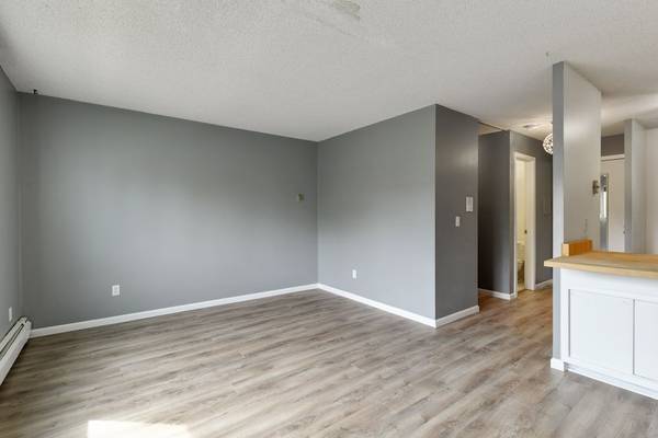$895 Great Lyndale Location W/ Selected Parking Space & Utilities Included (Uptown)63990227036291123