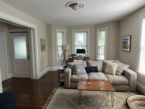 $3,970 / 2br - 1000ft2 - Spacious 2BR/2BA in Davis/Porter Sq w/ Patio & Parking, No Broker Fee (Somerville)63875605894017120