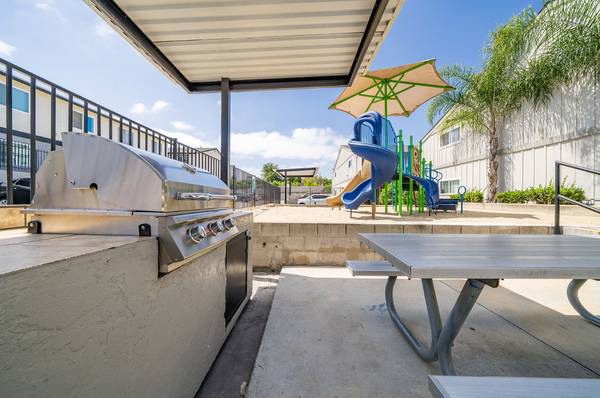 $1,850 / 1br - 580ft2 - Amazing Location Just minutes From Fwy 805, 94, 54 (4965 Logan Ave.)63663802034691123