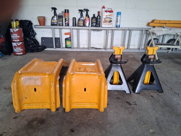 Craftsman 6500 lb. Cap car ramps and Jack Stands 1