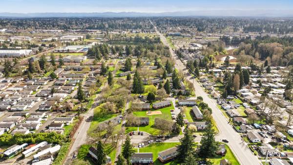 $1,675 / 2br - 850ft2 - 2 BD, Paseo para Perros sin Correa, Listo para Cable/Satélite (8333 32nd Avenue South, Lakewood, WA)63814636079491121