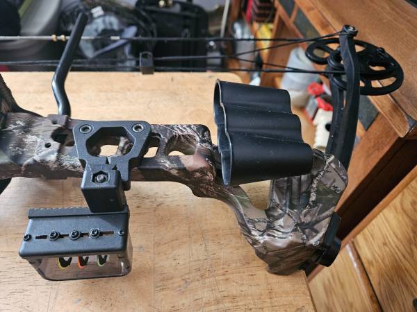 Barnett Vortex RH Youth Compound Bow - $75 (North Adams)62970101471361121
