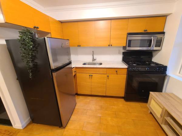 $8,199 / 5br - FULL HOUSE - 2 Kitchens, 5 Bedrooms, 3 Full Bathrooms, Laundry - Terrace & Yard (Sunset Park)63809019351427121