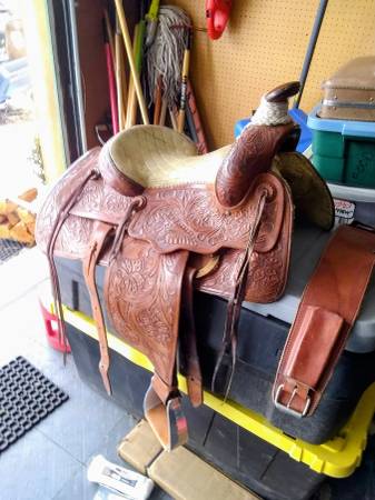 CUSTOM SADDLE 1