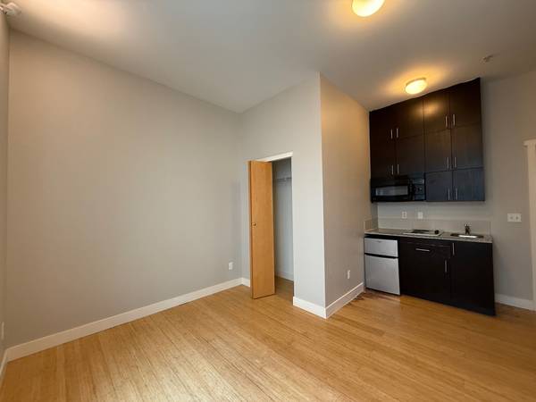 $995 ♥Delightful Studio Near UDub Campus - 6 Weeks Free♥ (Near Cedars on 50th)63862289004161124