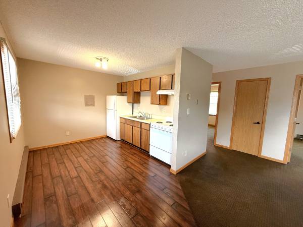$845 / 2br - 650ft2 - 🏢 2BR / 1BA Upper Unit in Eau Claire, WI — Pet Friendly (Cats Only) (Eau Claire, WI)63845959107841120
