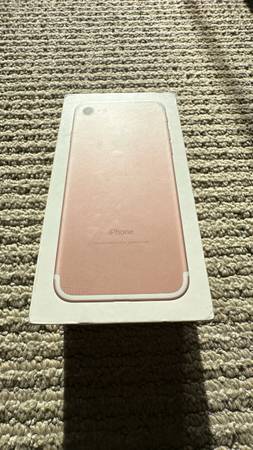IPhone 7 - 128 GB - Rose Gold - Excellent Condition - $89 (Redwood City)63439510740739124
