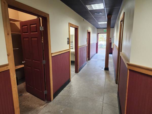 $8,747 / 5248ft2 - Restaurant Space in Bender Plaza (Lynden)63920959368579123