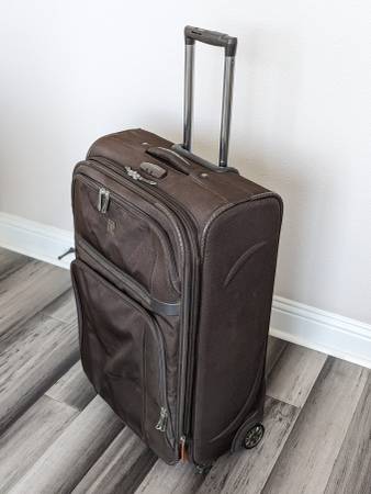 LARGE LUGGAGES / SUITCASES 1