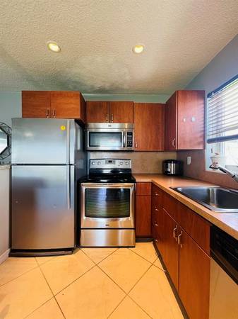 $320,000 / 2br - 900ft2 - Updated Two Bedroom House in Deerfield Beach (Deerfield Beach)64001845050497121