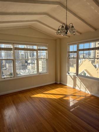 $4,045 / 1br - Top floor spacious Updated Bright 1BR/1BA Laundry In Unit View! (nob hill)64000755343490120