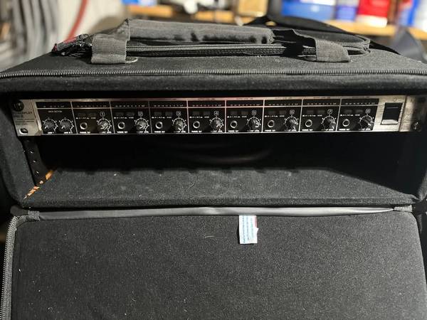 Behringer POWERPLAY PRO-8 HA8000 V2 8-Ch High-Power Headphones Distrib 1