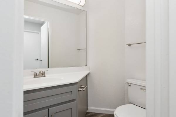 $990 / 2br - 1050ft2 - Private Patio, In Unit Washer and Dryers, Pets Allowed (100 Summerfield Dr, Vacaville, CA)64023720035841124