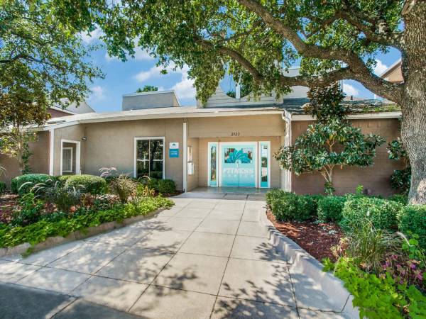 $1,050 / 1br - 742ft2 - Washer and Dryer Connections, Hardwood Floors, 1B/1B (2804 Belt Line Road, Garland, TX)63796578500995122