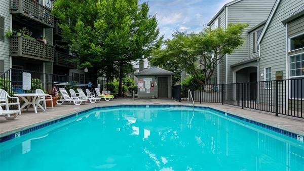 $2,025 / 3br - 1150ft2 - SPECIALS HERE!! COME SEE OUR SPECIALS HERE!!! (Fairview)64039059342723124