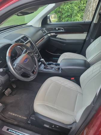 Ford Explorer Platinum,2017 - $15,90063621970876801121