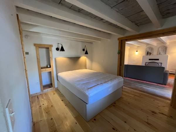 $1,750 / 2br - 1350ft2 - Sweet Old Adobe Downtown/Utilities Included (Taos)63806118935683123