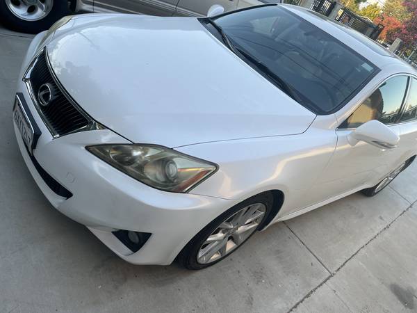 2012 lexus IS250 muy pocos kilómetros solo 82xxx kilómetros título limpio - $10,900 (Sfv)63623779905155127
