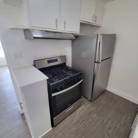 $1,895 / 1br - 700ft2 - 1 Bedroom Apartment (Windsor Hills, La Brea, Los Angeles)63700939529347124