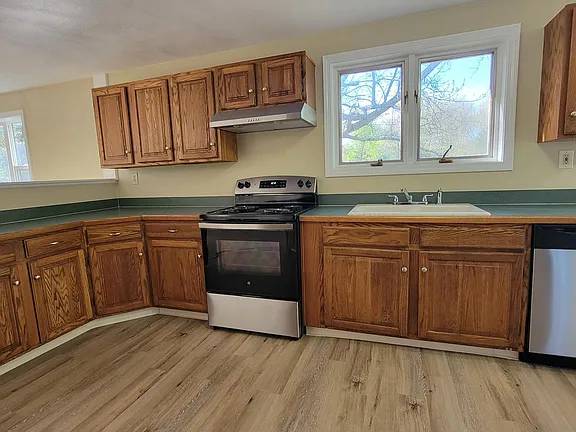 $1,450 / 3br - 2240ft2 - Beautiful Private three bedroom, two full bath house (North Kingstown)64002828501507122