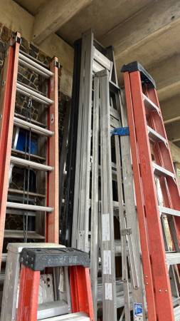 10' fg 300lb STEP-LADDER.....NEW COND  $230  firm 1