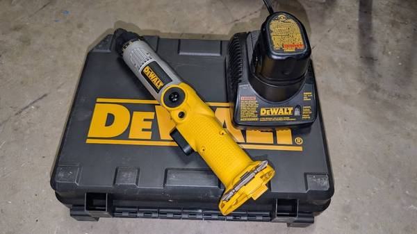 DEWALT DW920 SCREWDRIVER DRILL 7.2 VOLT 1