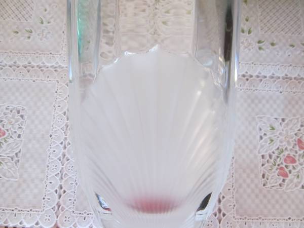 Crystal Clear Vase with Sea Shell at Bottom 1