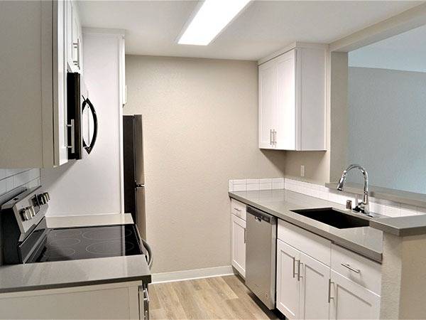 $2,100 / 1br - 644ft2 - Bellevue 1BR apt, Luxury vanity, Well-equipped kitchen, Plenty storage (Redmond/Bellevue/Microsoft)63889987497859120