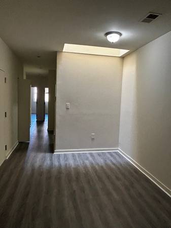 $920 / 1br - Charming 2 Bedroom Apartment Available Now! (Queen Village)63666782693507122