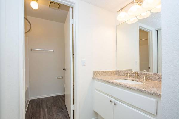 $1,850 / 530ft2 - Assigned Carports with Additional Storage, Refreshing Swimming Pool64028082758145121