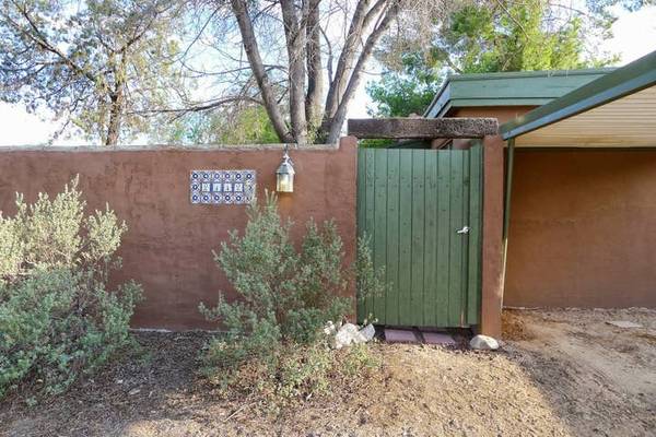 $1,300 / 2br - 775ft2 - close to Uof A 2 bedrooms 1 bathroom (Plumer and 18th Street)63674963831297121
